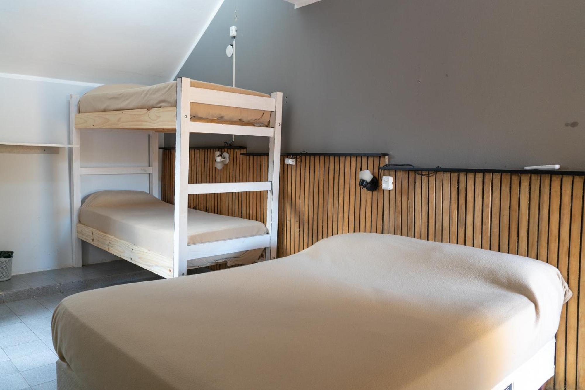 Hostel La Casa De Li - En Chilecito Bilik gambar