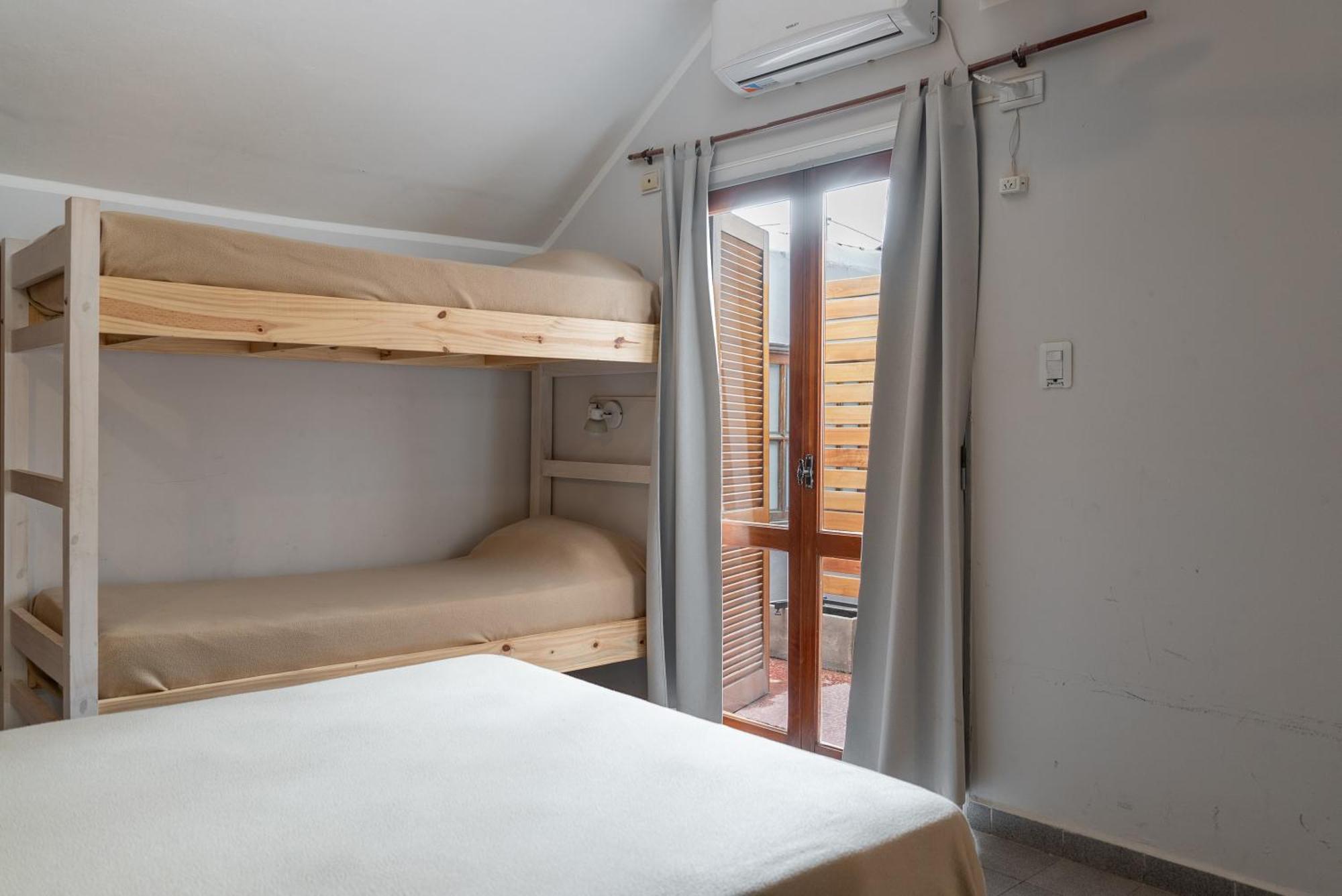 Hostel La Casa De Li - En Chilecito Bilik gambar